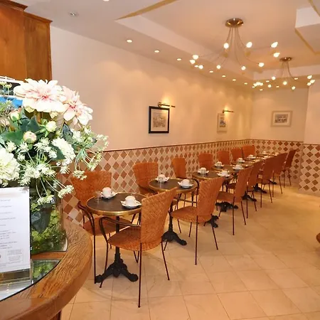 Hotel Pavillon Opéra Lafayette 3*
